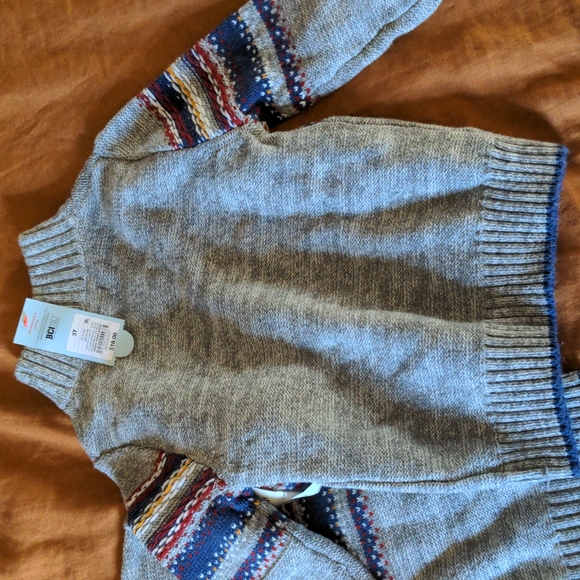 Matching sweaters - Picture 4 of 4